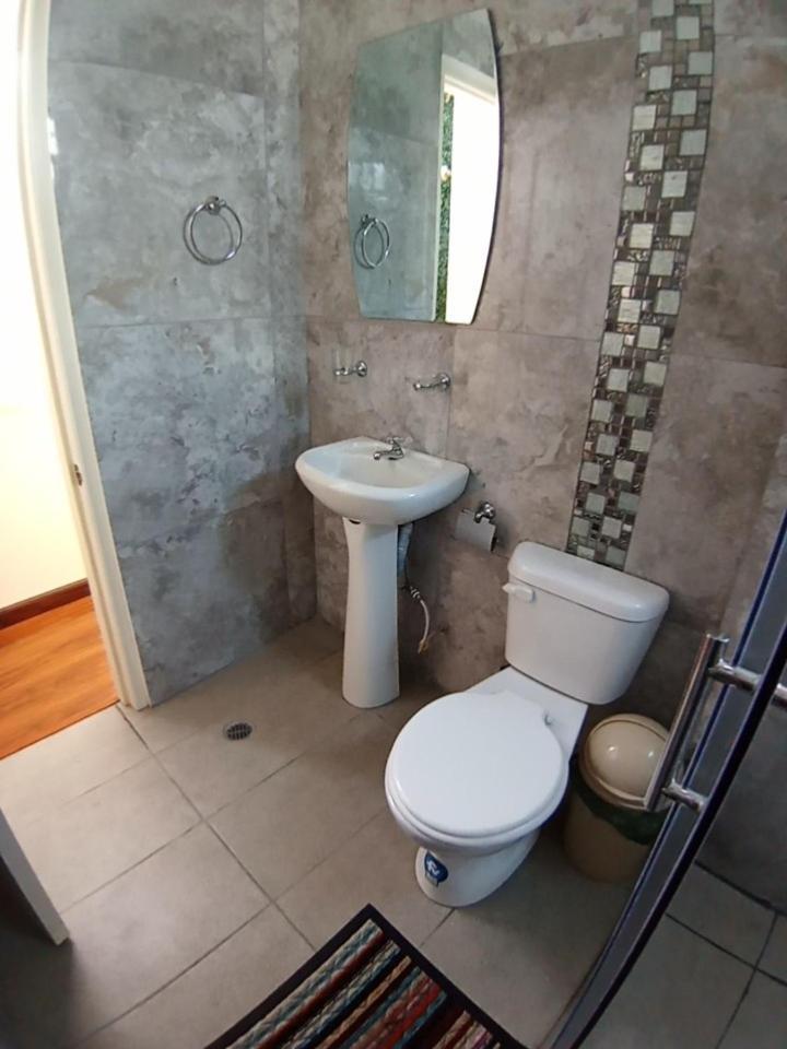 Hostal Atlantis Кито Экстерьер фото