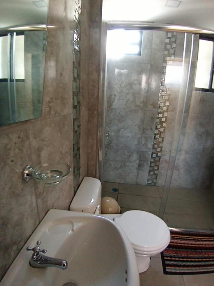 Hostal Atlantis Кито Экстерьер фото